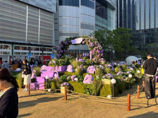 이번 행사의 주인공인 메타몽