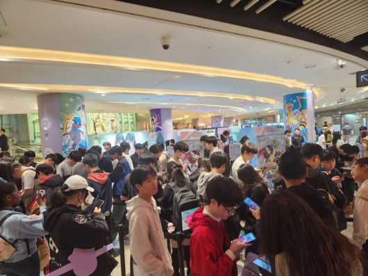 포켓몬을 만나기 위해 현장을 찾은 관람객들로 인산인해를 이뤘다