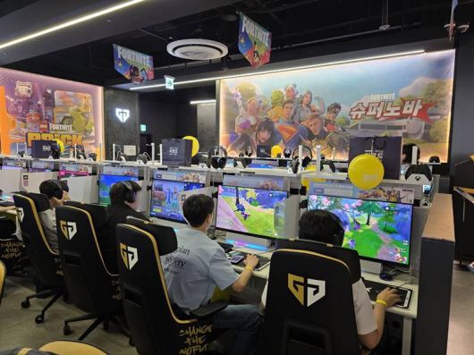 일반 좌석에서도 게임을 할 수 있다.