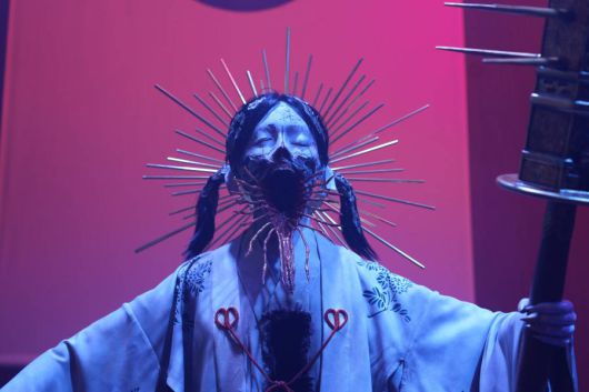 두 번째 메인 보스가 정면에 서 있었다