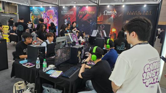 늘 관람객으로 가득 찬 부스의 모습