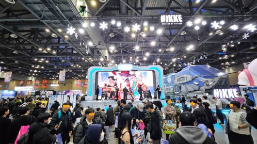 엄청난 인파를 몰고 온 '승리의 여신: 니케' 부스