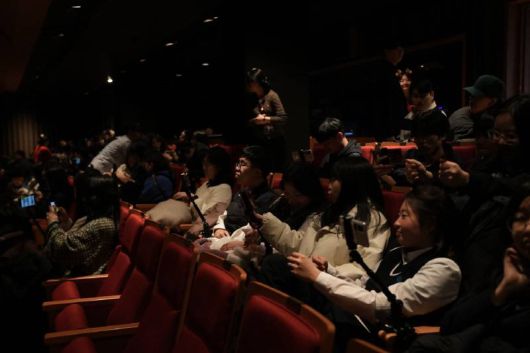 뮤지컬 자막 제작 봉사 및 관람 지원 단체 관람