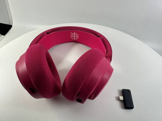 콘솔에 쉽게 연결할 수 있게 해주는 2.4GHz 동글