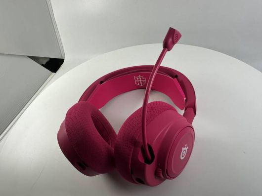 이전 세대보다 배터리와 마이크 성능이 강화됐다