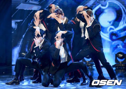 [OSEN=김성락 기자] 그룹 엔하이픈(ENHYPEN)이 4일 오후 경기 고양시 빛마루방송지원센터에서 아리랑 TV ‘심플리케이팝’ 녹화 무대를 진행하고 있다. /ksl0919@osen.co.kr