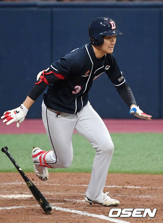 [OSEN=고척, 민경훈 기자] 11일 오후 서울 고척스카이돔에서 2021 시즌을 앞두고 키움 히어로즈와 두산 베어스의 연습경기가 진행됐다.6회초 2사 주자 1,2루 두산 안재석이 동점 1타점 적시타를 날리고 있다./rumi@osen.co.kr