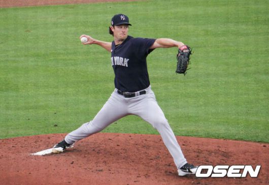 [OSEN=더니든(미 플로리다주), 이사부 통신원]1회초 뉴욕 양키스 선발 게릿콜이 역투하고 있다. /lsboo@osen.co.kr