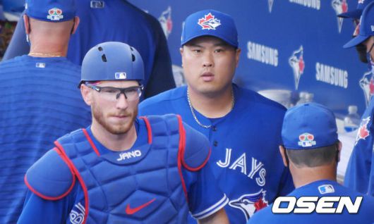 [OSEN=더니든(미 플로리다주), 이사부 통신원] 류현진과 잰슨(앞쪽) lsboo@osen.co.kr