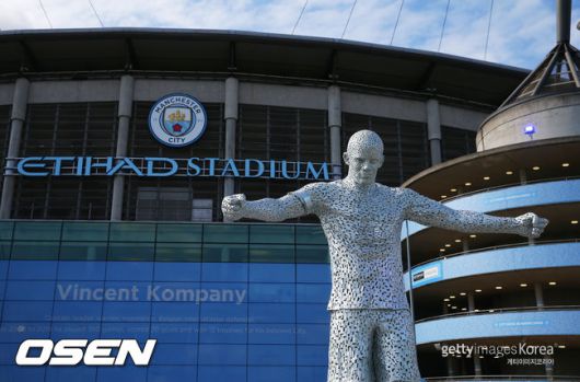 [사진] 빈센트 콤파니(위)와 다비드 실바 동상 / ⓒGettyimages(무단전재 및 재배포 금지)