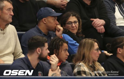 [사진] 음바페와 그의 모친 파이자 라마리 / ⓒGettyimages(무단전재 및 재배포 금지)