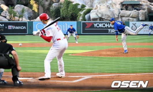 [OSEN=애너하임(미국 캘리포니아주), 최규한 기자]1회말 1사 1루에서 토론토 류현진이 에인절스 오타니에게 볼넷을 허용하고 있다. 2022.05.27