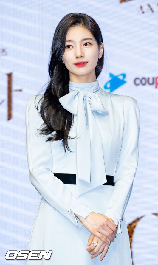 [OSEN=민경훈 기자] 21일 오전 서울 영등포구 콘래드 서울 호텔 그랜드 볼룸에서 쿠팡플레이 시리즈 웹드라마 '안나 (ANNA)' 제작발표회가 열렸다. 이 자리에는 주연배우 수지, 정은채, 김준한, 박예영이 참석했다.