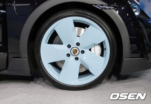 홀가 게어만 사장(왼쪽)과 알렉산더 파비그 부사장.