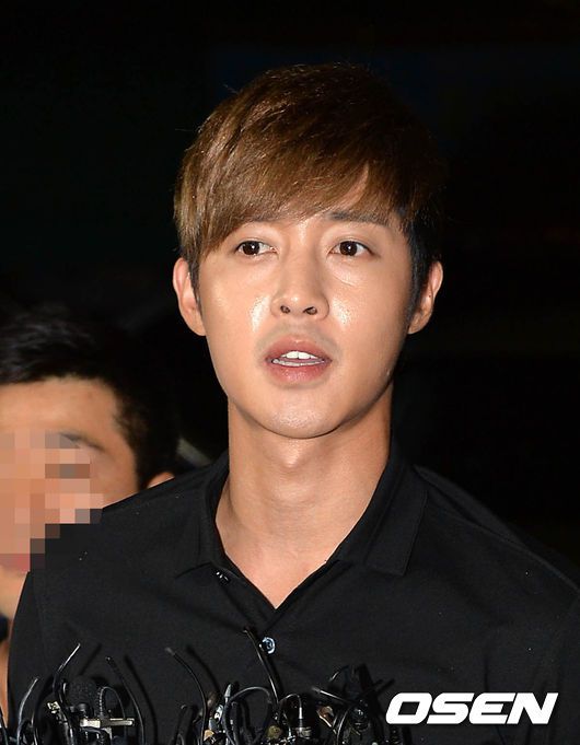 [OSEN=이대선 기자]지난 8월 22일 송파경찰서의 발표로는 김현중은 지난 20일 고소인 A씨로부터 폭행 및 상해 혐의로 피소를 당했다. 이에 경찰은 21일 A씨에 대한 조사를 진행했다. A씨는 고소장에서 2012년부터 김현중과 교제했으며 지난 5월 말부터 7월 중순까지 수차례 폭행을 당해 갈비뼈가 골절되는 중상을 입었다고 주장했다. /sunday@osen.co.kr