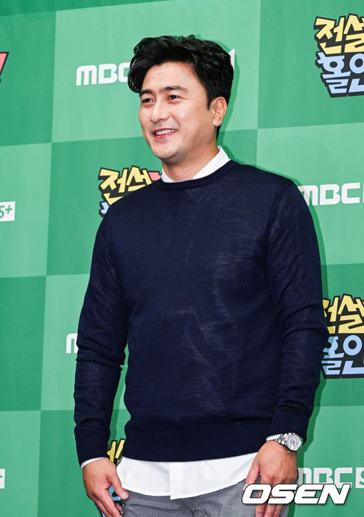 [OSEN=민경훈 기자] 11일 오후 서울 여의도의 한 식당에서 진행된 KBS '톱스타 유백이' 종방연 파티에서 배우 정은표가 입장하며 포즈를 취하고 있다./ rumi@osen.co.kr