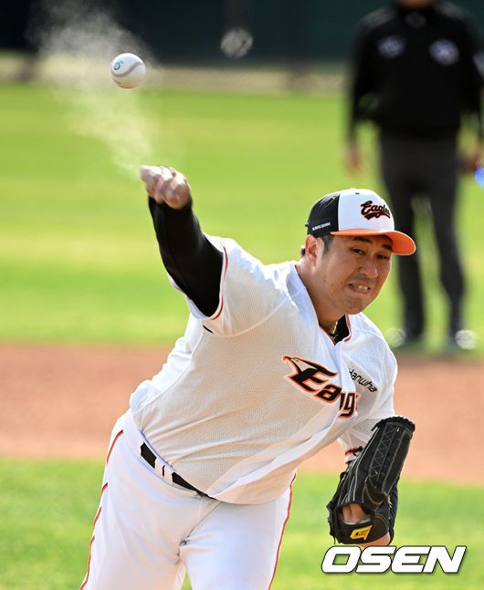 [OSEN=스코츠데일(미국 애리조나주), 지형준 기자] 한화 장민재가 역투하고 있다. 2023.02.22 /jpnews@osen.co.kr