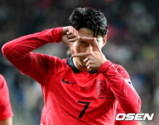 [OSEN=울산, 최규한 기자]전반 한국 손흥민이 선제골을 작렬시킨 뒤 세리머니를 펼치고 있다. 2023.03.24 / dreamer@osen.co.kr