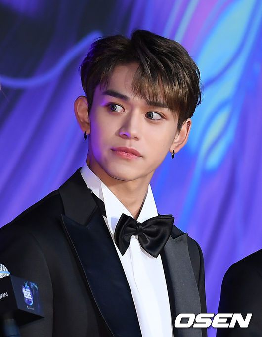 [OSEN=나고야(일본), 조은정 기자] 4일 오후 일본 나고야돔에서 ‘2019 MAMA(2019 Mnet Asian Music Awards)’가 열렸다.'2019 MAMA’에는 두아 리파(Dua Lipa), BTS(방탄소년단), TWICE(트와이스), 몬스타 엑스(MONSTA X), GOT7(갓세븐), 세븐틴(Seventeen), 마마무, 청하, 있지(ITZY), 투모로우바이투게더(TOMORROW X TOGETHER), 에이티즈, 원어스, 웨이션브이(WayV), 박진영 등이 무대에 오른다.웨이션브이 루카스가 레드카펫 행사에 참석해 포즈를 취하고 있다. /cej@osen.co.kr