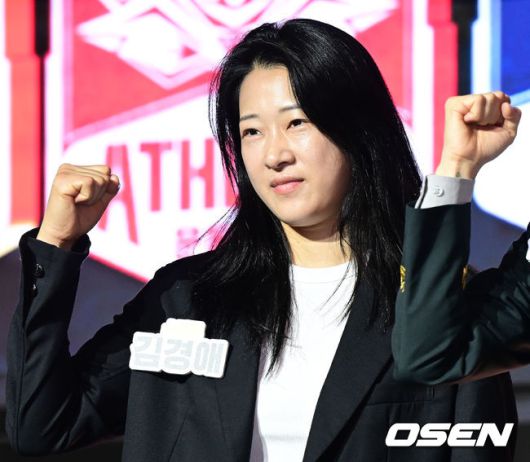 [OSEN=최규한 기자] 24일 서울 마포동 호텔 나루 서울 엠갤러리에서 넷플릭스 예능 '사이렌: 불의 섬' 제작발표회가 열렸다.군인팀 리더 김봄은이 포즈를 취하고 있다. 2023.05.24 / dreamer@osen.co.kr