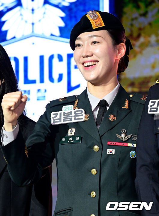 [OSEN=최규한 기자] 24일 서울 마포동 호텔 나루 서울 엠갤러리에서 넷플릭스 예능 '사이렌: 불의 섬' 제작발표회가 열렸다.소방팀 리더 김현아가 포즈를 취하고 있다. 2023.05.24 / dreamer@osen.co.kr