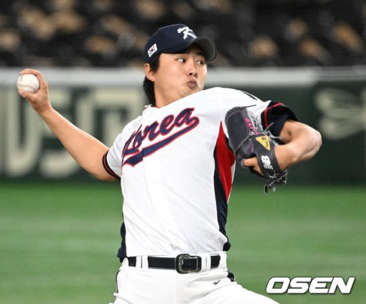 [OSEN=도쿄(일본), 손용호 기자] 이강철 감독이 이끄는 대한민국 대표팀이 12일 오후 일본 도쿄돔에서 2023 월드베이스볼클래식(WBC) B조 1라운드 3차전 체코와의 경기를 가졌다.7회초 무사 1,2루에서 한국 정철원이 역투하고 있다. 2023.03.12 /spjj@osen.co.kr