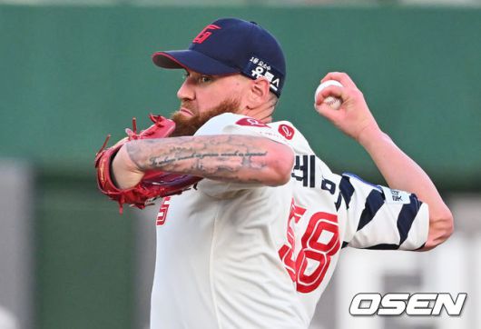 [OSEN=부산, 이석우 기자]롯데 자이언츠 선발 투수 스트레일리가 역투하고 있다. 2023.06.02 / foto0307@osen.co.kr