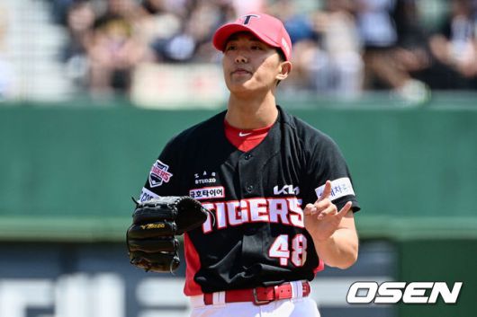 [OSEN=부산, 이석우 기자]KIA 타이거즈 선발 투수 이의리가 사인을 보내고 있다. 2023.06.04 / foto0307@osen.co.kr