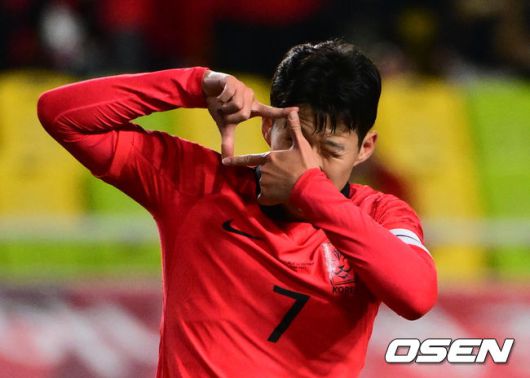 [OSEN=수원, 조은정 기자]후반 대한민국 네 번째 골을 넣은 손흥민이 세리머니를 하고 있다. 2023.10.17 /cej@osen.co.kr