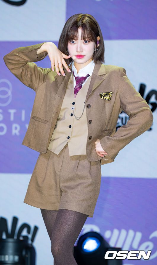 [OSEN=민경훈 기자]빌리 시윤이 무대 위에서 포토타임을 하고 있다. 2023.10.23 /rumi@osen.co.kr