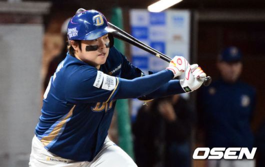 [OSEN=인천, 조은정 기자]1회초 1사 1,3루 NC 마틴이 서호철의 1타점 희생타에 득점을 올리고 있다. 2023.10.23 /cej@osen.co.kr