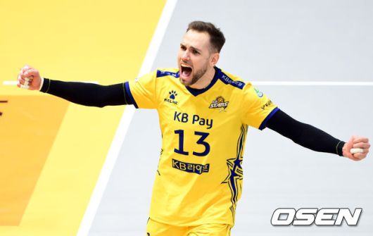 [OSEN=의정부, 조은정 기자]2세트 득점에 성공한 KB손해보험 비예나가 기뻐하고 있다. 2023.12.06 /cej@osen.co.kr