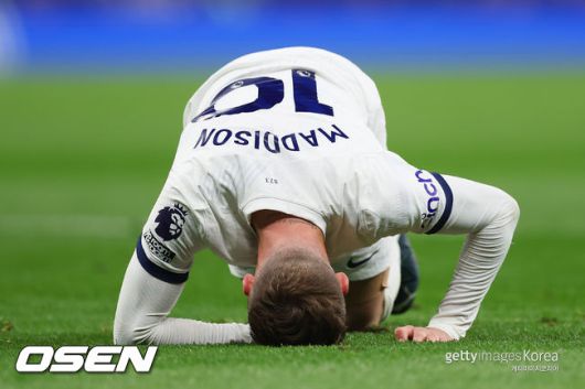 [사진] 부상으로 쓰러진 로드리고 벤탄쿠르.