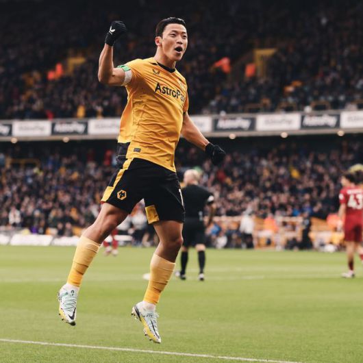 [OSEN=선전(중국), 이대선 기자] 21일(한국시간) 중국 선전 유니버시아드 스포츠센터 경기장에서 북중미 월드컵 아시아 2차예선 C조 2차전 대한민국과 중국의 경기가 열렸다.전반 한국 손흥민이 페널티킥 선제골을 작렬시키고 세리머니를 펼치고 있다. 2023.11.21 /sunday@osen.co.kr