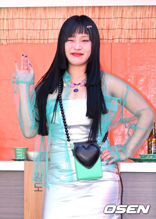 [OSEN=이대선 기자] 8일 오후 서울 강남구 꼴라보하우스 도산에서 글로벌 프리미엄 맥주 브랜드의 150주년 기념 팝업스토어 오픈 행사가 열렸다.크리에이터 랄랄이 포토타임을 가지고 있다. 2023.09.08 /sunday@osen.co.kr