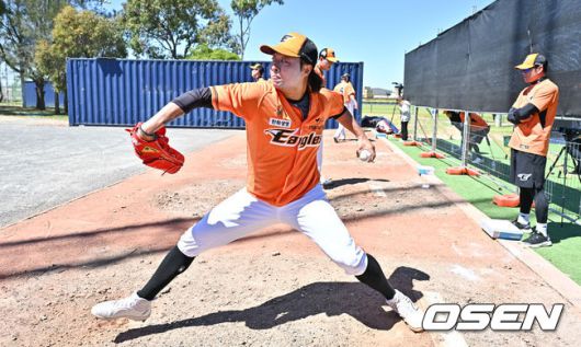 [OSEN=멜버른(호주), 박준형 기자]김범수가 불펜투구를 하고 있다. 2024.02.03 / soul1014@osen.co.kr