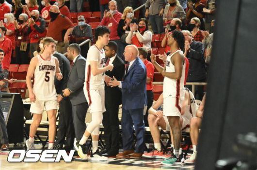 [사진] 데이비슨대 에이스로 토너먼트 득점에 성공한 이현중