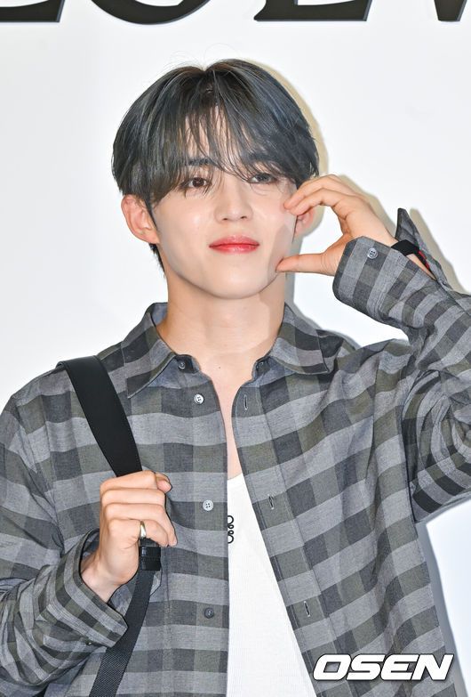 [OSEN=박준형 기자] 25일 오후 서울 강남구 까사 로에베 서울에서 매장 오픈 기념 포토콜 행사가 진행됐다.이날 행사에는 에스파 지젤과 배우 장기용, 배우 이주빈, 영화감독 니키리, 배우 유태오, 배우 임지연, 세븐틴 에스쿱스, 배우 이종석, 배우 고현정, 배우 테일러 러셀, 배우 그레타 리가 참석해 자리를 빛냈다.세븐틴 에스쿱스가 포즈를 취하고 있다. 2024.07.25 / soul1014@osen.co.kr