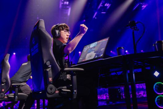 라이엇 게임즈 플리커.