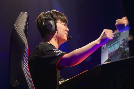 라이엇 게임즈 플리커.