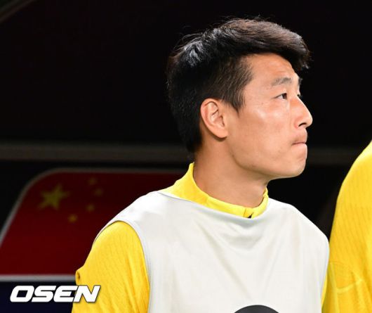 [OSEN=도하(카타르), 지형준 기자] 22일(현지시간) 카타르 알 라이얀 칼리파 인터내셔널 스타디움에서 2023 아시아축구연맹(AFC) 카타르 아시안컵 A조 최종전 카타르와 중국의 경기가 열렸다.중국 우레이가 벤치에서 시작하고 있다. 2024.01.22 / jpnews.osen.co.kr