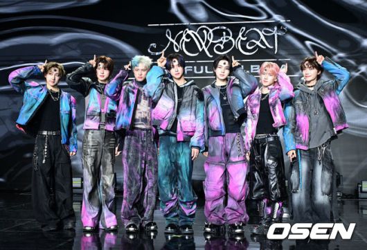 [OSEN=지형준 기자] 그룹 뉴비트(NEWBEAT, 박민석·홍민성·전여여정·최서현·김태양·조윤후·김리우)  정규 1집 'RAW AND RAD' 데뷔 쇼케이스가 24일 오후 서울 신사동 일지아트홀에서 열렸다.타이틀곡 'Flip the Coin'은 90년대 정통 올드 스쿨 장르로 다양한 샘플링 사운드와 그루비하면서 파워풀한 드럼, 중독성 강한 훅이 돋보이는 곡이다. 세상의 양면성, 즉 선과 악이 동전의 양면처럼 공존한다는 이야기를 소년들의 시점에서 풀어낸다.뉴비트가 포토타임을 하고 있다. 2025.03.24 / jpnews@osen.co.kr