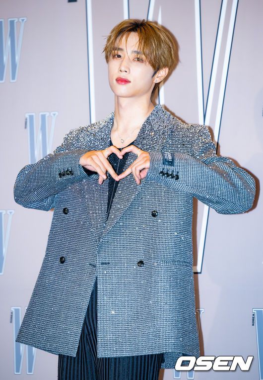 [OSEN=민경훈 기자] 14일 오후 서울 종로구 포시즌스 호텔 서울 그랜드볼룸에서 제19회유방암인식 향상 캠페인 자선 행사 포토월이 진행됐다.유방암 인식 향상 및 기념하기 위해 매년 열리는 이 자선 파티에는 수많은 연예인 셀럽들이 참석해 자리를 빛냈다.더보이즈 선우가 포토타임을 갖고 있다. 2024.10.14 / rumi@osen.co.kr