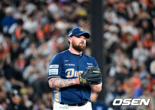 [OSEN=대전, 최규한 기자] 18일 오후 대전 한화생명 볼파크에서 ‘2025 신한 SOL Bank KBO리그’ 한화 이글스와 NC 다이노스의 경기가 열렸다.홈팀 한화는 엄상백, 방문팀 NC는 로건 앨런을 선발로 내세웠다.2회말 2사 주자없는 상황 NC 선발 로건 앨런이 한화 노시환에게 몸 맞는 공을 내준 뒤 숨을 고르고 있다. 2025.04.18 / dreamer@osen.co.kr