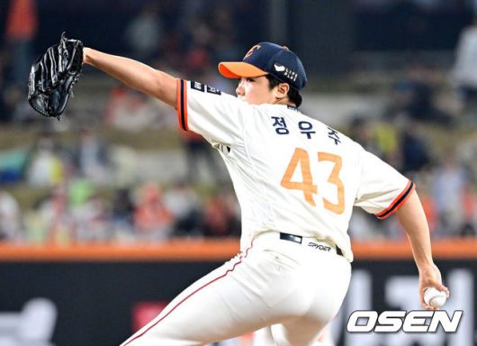 [OSEN=대전, 최규한 기자] 18일 오후 대전 한화생명 볼파크에서 ‘2025 신한 SOL Bank KBO리그’ 한화 이글스와 NC 다이노스의 경기가 열렸다.홈팀 한화는 엄상백, 방문팀 NC는 로건 앨런을 선발로 내세웠다.6회초 1사 1루 상황 마운드에 오른 한화 정우주가 힘차게 공을 뿌리고 있다. 2025.04.18 / dreamer@osen.co.kr