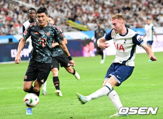 [OSEN=서울월드컵경기장, 김성락 기자]3일 오후 서울월드컵경기장에서 쿠팡플레이 시리즈 토트넘 훗스퍼와 바이에른 뮌헨의 경기가 열렸다.손흥민과 김민재가 나란히 선발로 나서면서 팬들이 고대하던'국가대표 공수 맞대결'이 성사됐다.대한민국 국가대표팀에서 오랫동안 호흡을 맞춰온 둘은 처음으로 서로를 적으로 상대하게 됐다.전반 토트넘 쿨루셉스키가 슛을 시도하고 있다 . 2024.08.03 / ksl0919@osen.co.kr