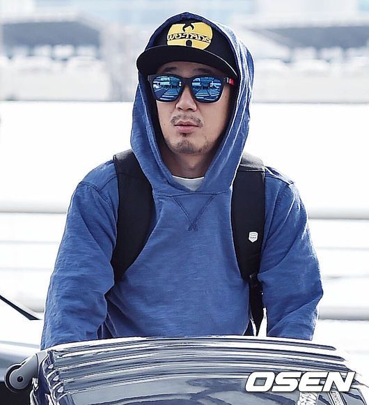 [OSEN=정송이 기자] 16일 오후 서울 광화문 아펠가모에서 진행된 '슈퍼스타K5 리턴즈' 기자간담회에서 이하늘이 포토타임을 갖고 있다.'슈퍼스타 K5'는 1차 예선 및 지역 예선을 통해 공식 집계된 지원자수는 198만 2,661명이다. 명실상부 대한민국 오디션 최대 규모의 명맥을 이으며 올해에도 대한민국 대표 오디션 프로그램의 입지를 다졌다.한편, 참신한 기획과 재능 있는 지원자 발굴로 대국민 오디션의 원조 위용을 드러낼 Mnet '슈퍼스타K5'는 8월 9일 오후 11시 첫 방송된다. /ouxou@osen.co.kr