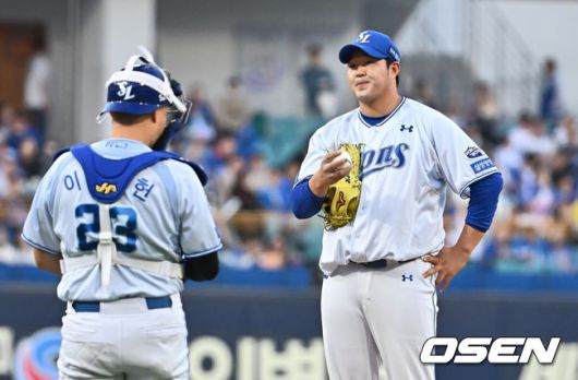 [OSEN=대구, 이석우 기자] 25일 대구삼성라이온즈파크에서 2025 신한 SOL 뱅크 KBO 리그 삼성 라이온즈와 NC 다이노스의 경기가 열렸다. 홈팀 삼성은 김대호가, 방문팀 NC는 목지훈이 선발 출전했다. 삼성 라이온즈 선발 투수 김대호가 1회초를 마무리 하지 못하고 강판당하고 있다. 2025.04.25 / foto0307@osen.co.kr