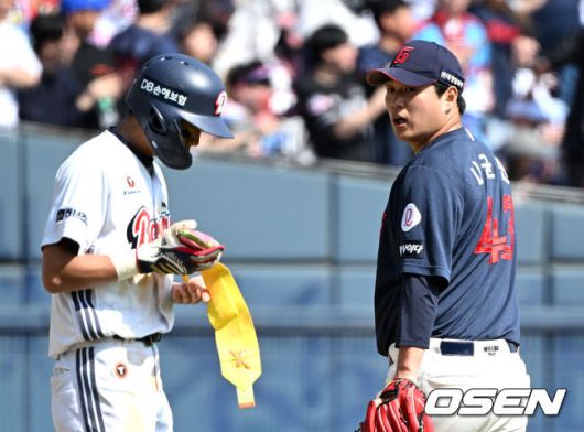 옛 동료 김민석 크게 부르는 나균안