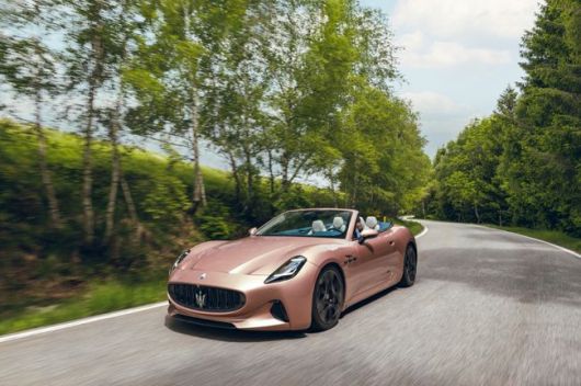 마세라티 그란카브리오 폴고레(GranCabrio Folgore).